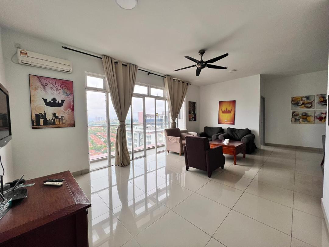 Apartment Alyssa 3r 3b *